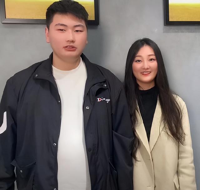 恭喜！大衣哥喜提“儿媳”，女方已改口叫爸，陈亚男跳舞一脸苦涩