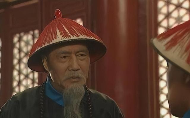 张廷玉历经了康雍乾三朝且配享太庙，为何乾隆最终却很不待见他？