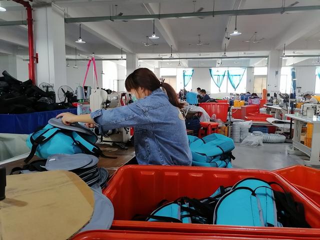 工厂为何"招工难"，年轻人宁搬砖、不进厂？