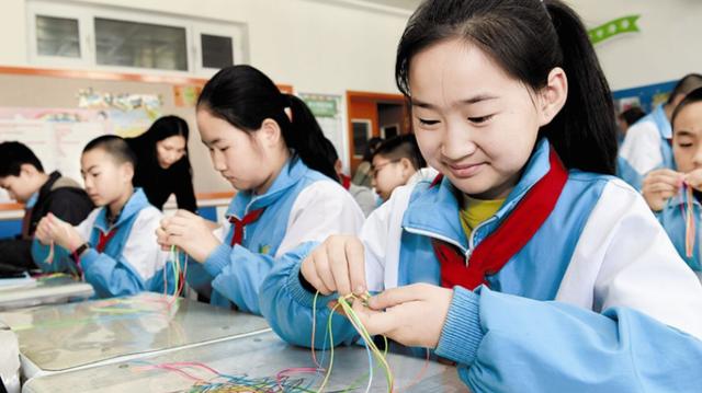 体育pk英语成功上位，义务教育“新课标”发布，学生们欢呼雀跃