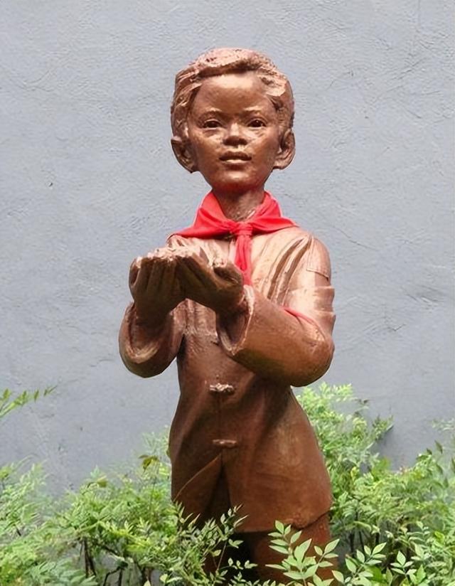 1949年，徐林侠哭着对特务说：放了小萝卜头吧，就让他讨饭去吧