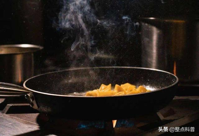 不粘锅有毒且致癌？涂层掉了还能用吗？央视的一个实验告诉你答案
