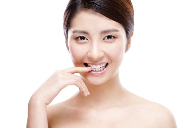 每天坚持吃一个苹果，不到一个月，这5个好处不请自来