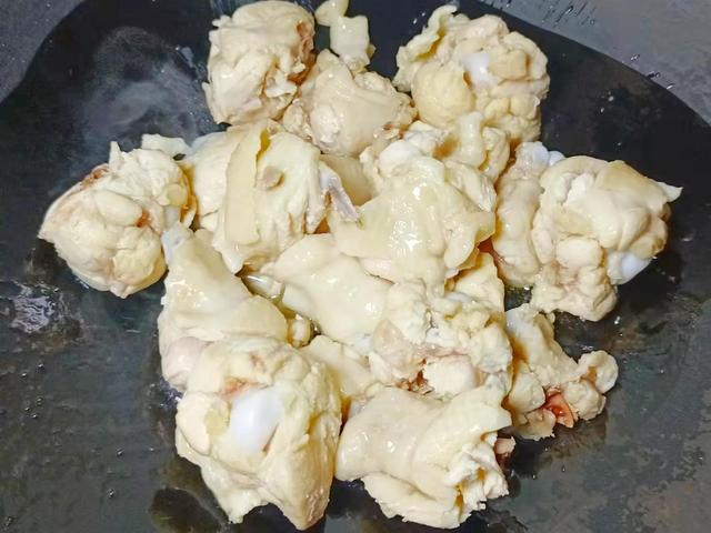 清明节吃青团时也要给家人做道焖菜，含优质蛋白，助力提高免疫力