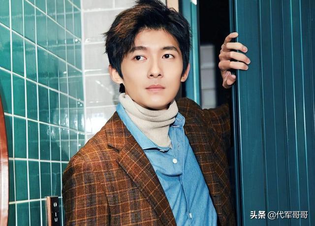 她15岁凭一首歌成名，事业受挫后抑郁爆肥，如今33岁美成这样？