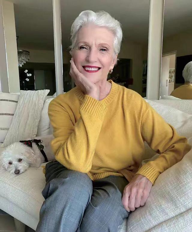 一头白发不仅不显老，而且比20岁还有魅力！70＋人生才刚刚开始