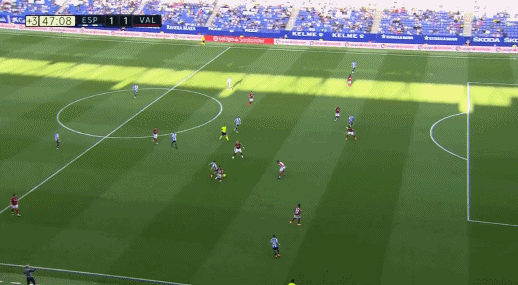 1-1！武磊扎心了！主帅下课后，他被遗忘在板凳席，00后抢班夺权