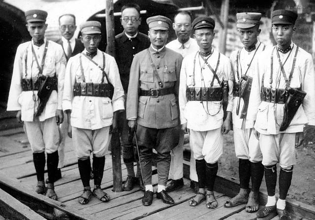 王陵基被俘后大骂蒋介石，杜聿明狱中给他刮胡子，获特赦时已81岁