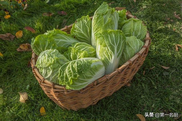 睡眠差可能是肝火旺，建议多吃这5样，润燥降肝火，安睡到天亮