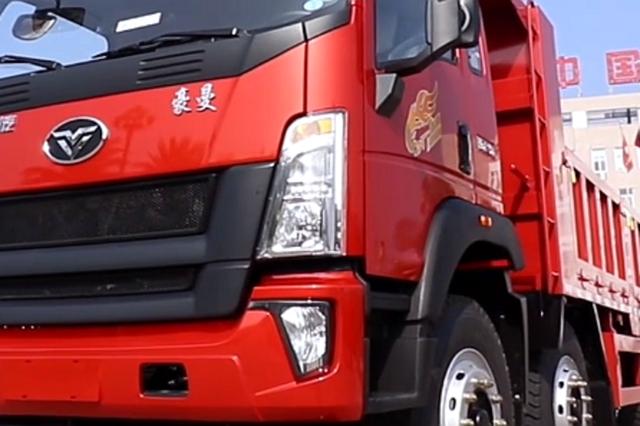 拉砂石料自卸车