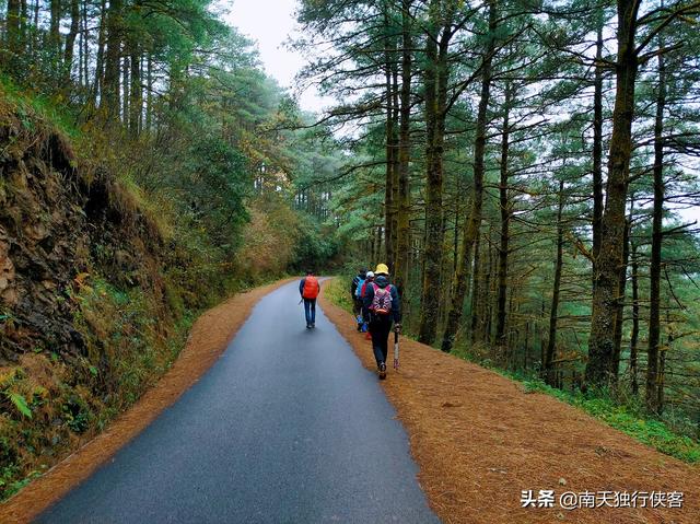 攀登昆明的昆侖山-梁王山，可遠觀滇池、撫仙湖、陽宗海、星雲湖