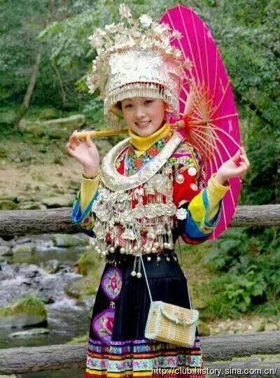 苗寨美女，穿著幾乎在苗區都消失的特色苗族服飾，美得讓人心醉