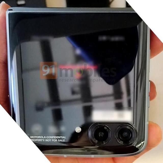 疑似摩托罗拉Razr 3真机外型曝光 上下翻折支持侧面指纹解锁
