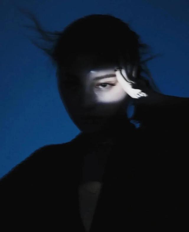 熬过低谷的人，都变得“沉默”了
