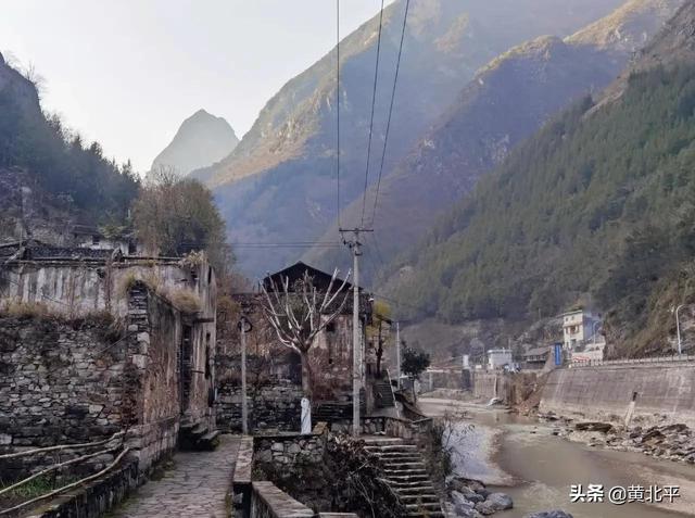 重慶市巫溪縣甯廠鎮，世界制鹽鼻祖之地，超萬人的生活區人去房空