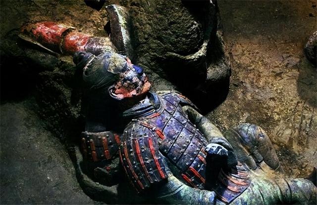 1996年，中德双方对秦始皇陵核磁扫描，发现了一个巨大陪葬坑