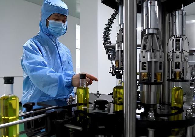 撕开国产光刻机的“遮羞布”！中企公布结果：ASML又赢了