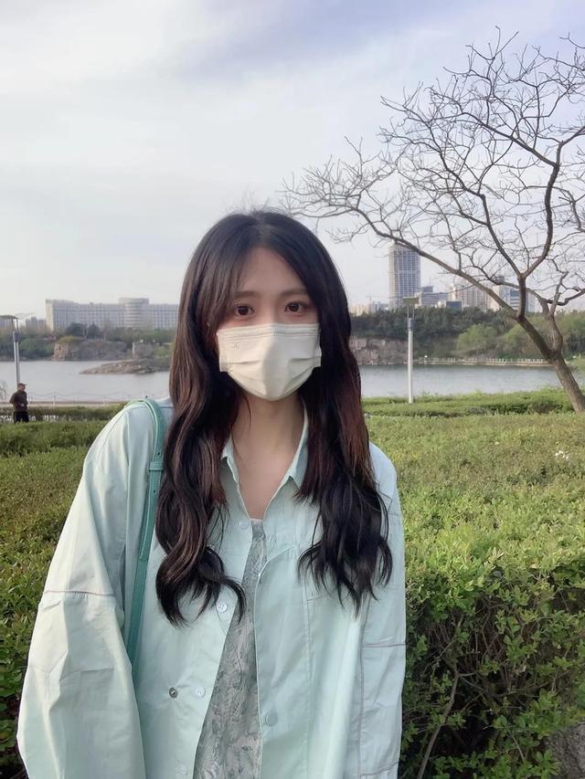 白茶清欢无别事，我在等风也等你