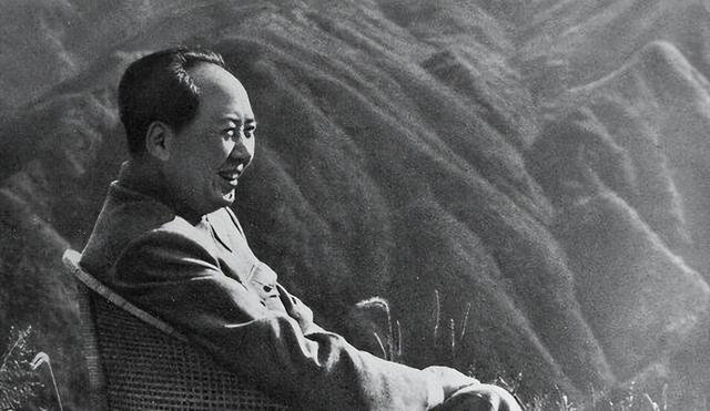 1941年毛主席遇刺，刺客将木棒狠狠抡向主席后脑，蒋泽民挥臂挡住