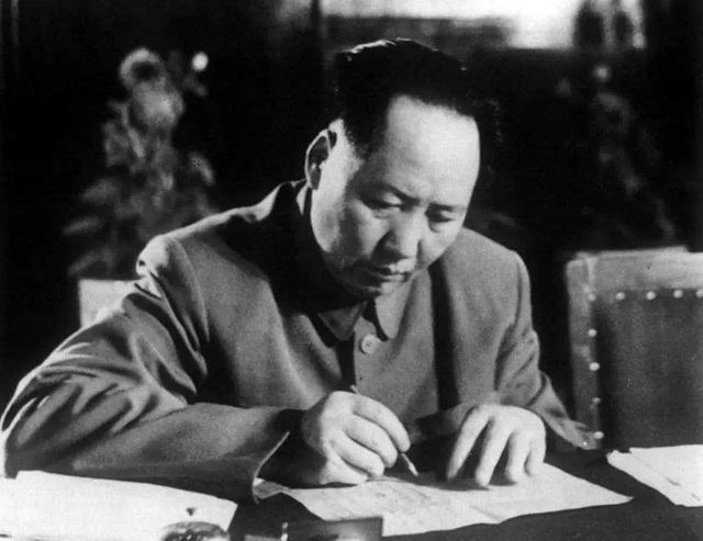 长津湖打到第7天，金日成提个问题，毛主席坚决提醒：美国不可信