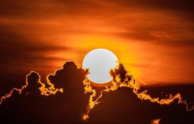 若太阳熄灭，人类要多久才能感知？8分钟后？准确来说是10000年