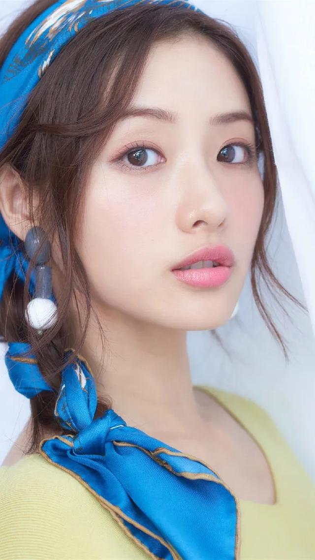 钟意这灵动的大眼睛,让丽酱想起打动人心最清澈的海水!