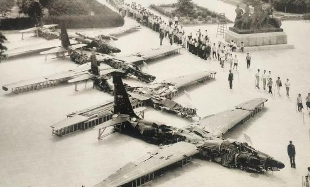 1964年，毛主席主动接见整建制部队，建国前少有，建国后绝无仅有
