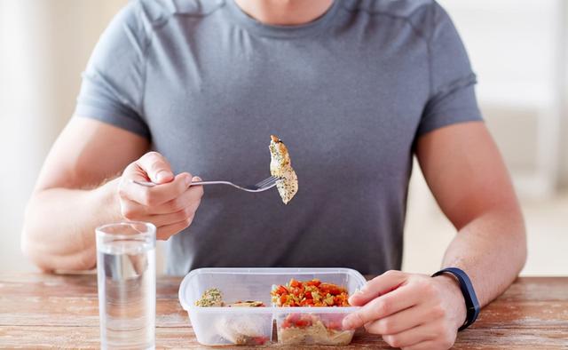 “吃得少，活得久”？饭量越小，衰老速度越慢？听听医生怎么说