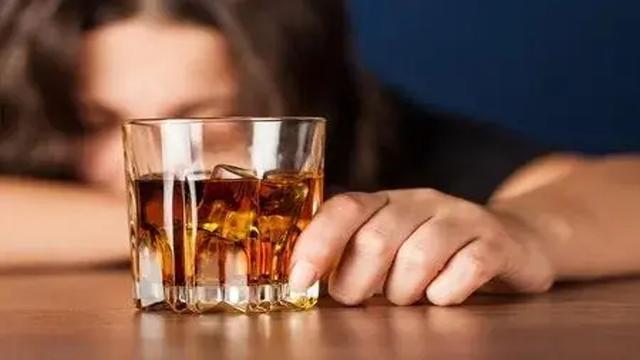 经常喝酒，但不喝多，每次不超过2两，一段时间后，会有什么问题