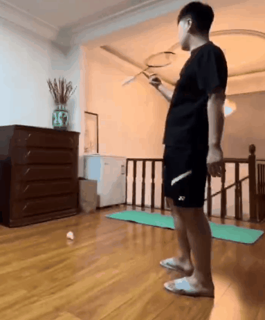 上海人做核酸，堪称时装秀