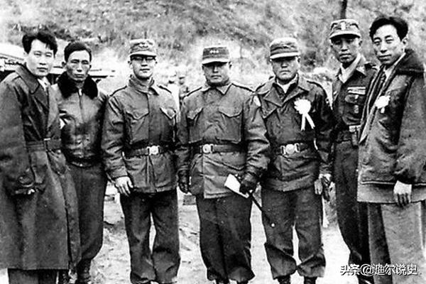 身穿人民军制服的韩军特务部队白骨兵团曾俘虏朝军中将司令官 新闻时间