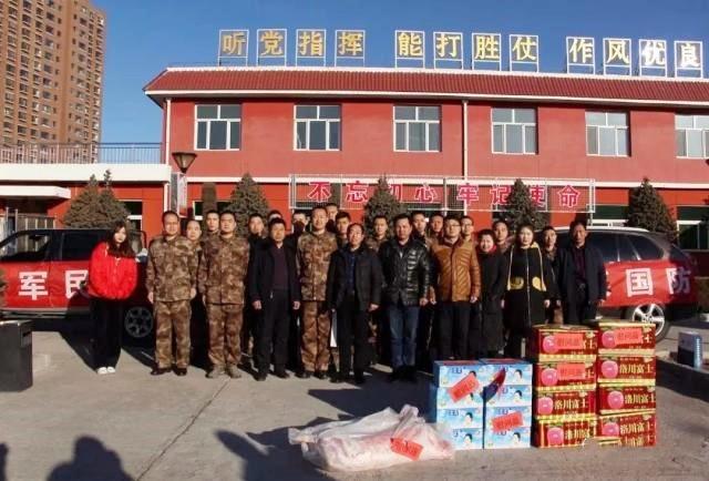 老山战役，幸存的黑豹突击队队员年年相聚，站成一排等待班长点名