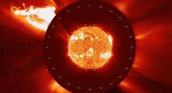 太阳出现创纪录的巨大火焰，长达300万公里，幸亏没有朝向地球喷