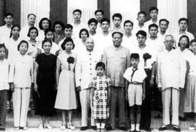 76年毛主席逝世后，中央得知李敏未能守灵，特意为其设置主席灵堂