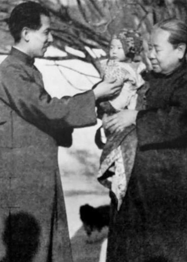 1994年张学良唯一活着的儿子回国，飞机上请人照顾：64岁不会汉语