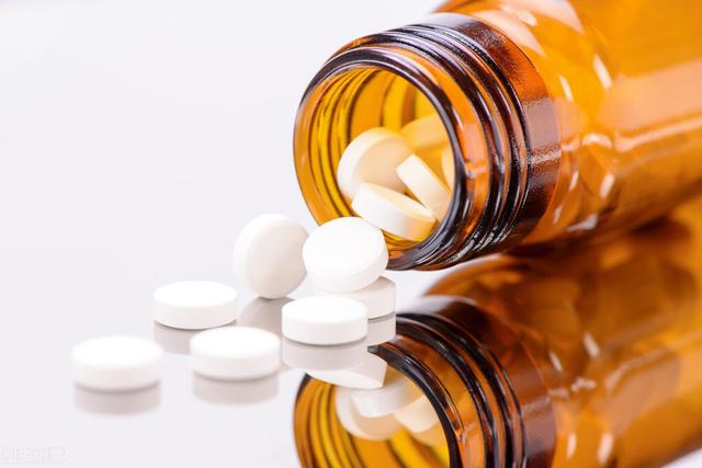 3个中成药，清热解毒、消肿止痛，抗菌、消炎解热，用于慢性咽炎