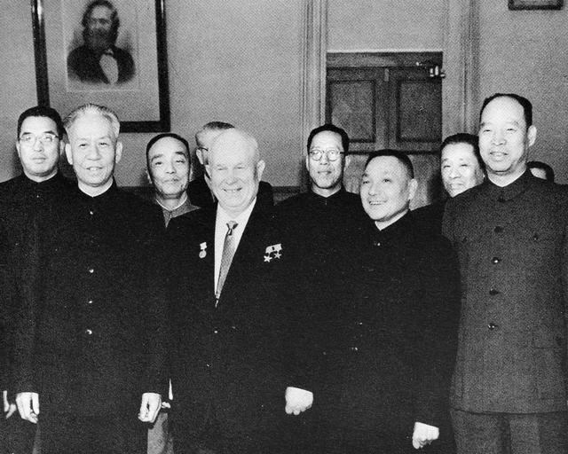中国外交风云：陶铸请赫鲁晓夫吃“龙凤斗”，苏联女代表当场吓哭