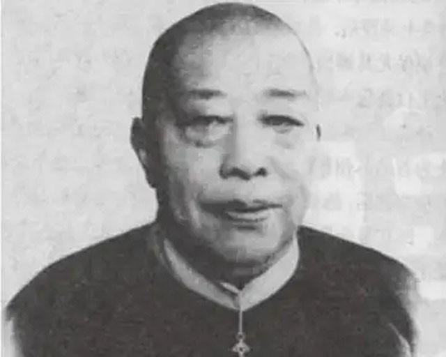 黄金荣有多狠辣？绑架董事坑4000银元，拿钱后连人老婆也不放过
