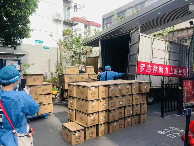 成功洗白！罗志祥向上海疫区捐赠物资。粉丝:他很好。
(图2)