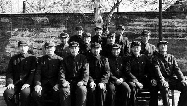 一群国民党败将，在监狱里分析淮海战役失败原因，最终达成了共识