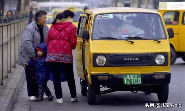 八九十年代那会儿,北京人能坐上的汽车,当初最高的就是皇冠所以在老