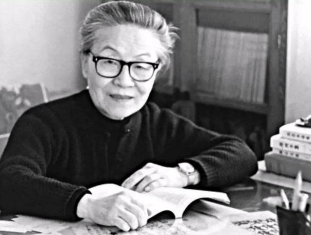 杨绛评张爱玲：长相难看，一脸“花生米”，文笔不错，但意境卑下