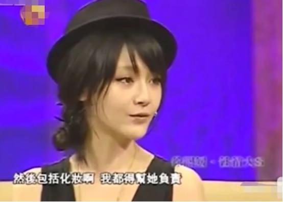 大S妈妈：丈夫不忠婆婆刁难，独自养育仨女儿，今女儿是我的骄傲