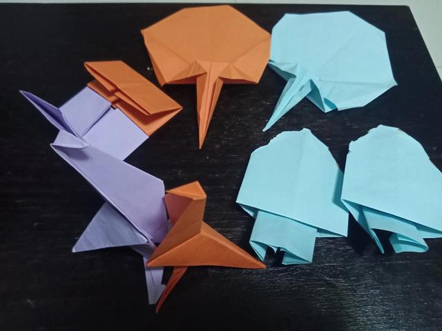 三岁娃儿爱折纸，读书，做题，做手工