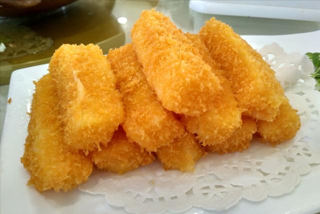 喝不完的牛奶别浪费，换个新做法，外酥里嫩又香又甜，孩子抢着吃