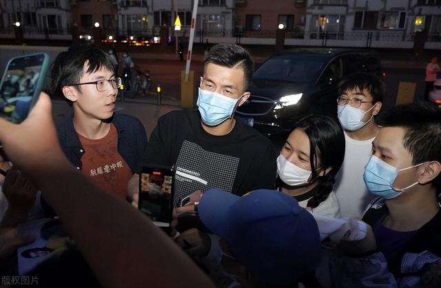连续收获2个CBA第二，与MVP失之交臂！国家队主力控卫拿国足开涮