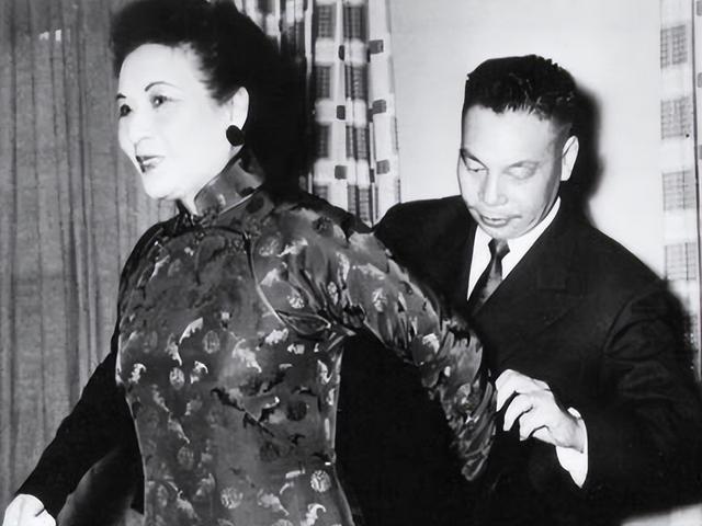 得知宋庆龄逝世，宋美龄翻画册两小时数次落泪，为何拒绝回国奔丧