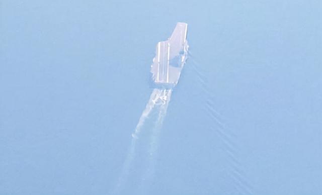 台军大举练兵之际，山东舰被拍到现身台湾海峡，疑似通过金门外海
