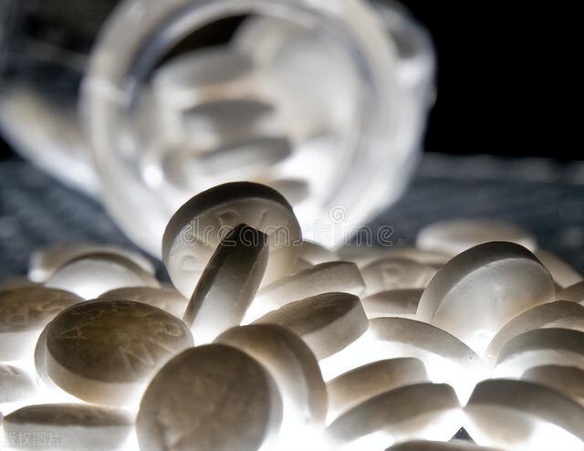 长期吃阿托伐他汀和阿司匹林，出现3种情况及时停药，别心存侥幸