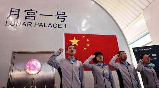 4男4女曾进行封闭空间实验，却发现，我们一直被“困”在地球？